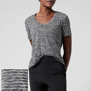 ATHLETA 🖤 Breezy Scoop VNeck Tee